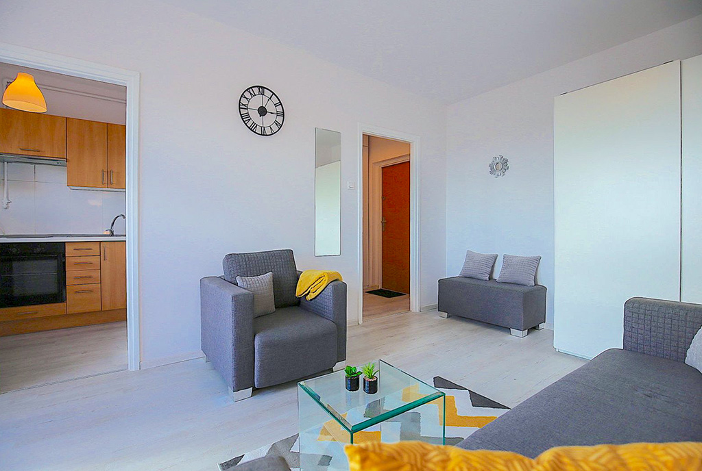 fragment pokoju gościnnego w luksusowym apartamencie do wynajmu Szczecin