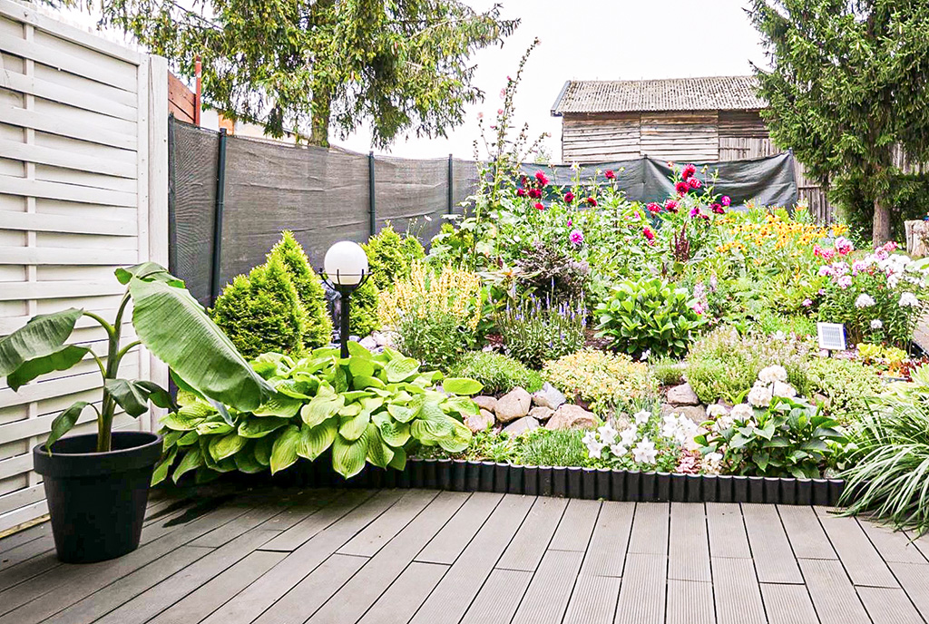 imponujący taras i ogród przed luksusową willą do sprzedaży Katowice okolice