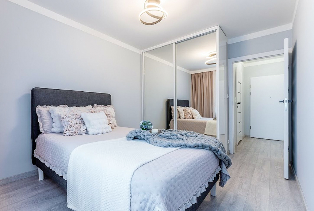 fragment sypialni w ekskluzywnym apartamencie na sprzedaż Gdańsk okolice