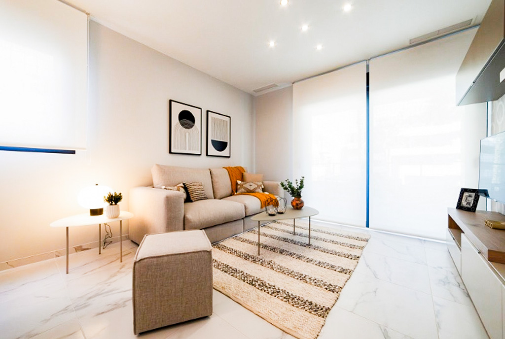 jeden z komfortowych pokoi w ekskluzywnym apartamencie na sprzedaż Hiszpania Playa Flamenca