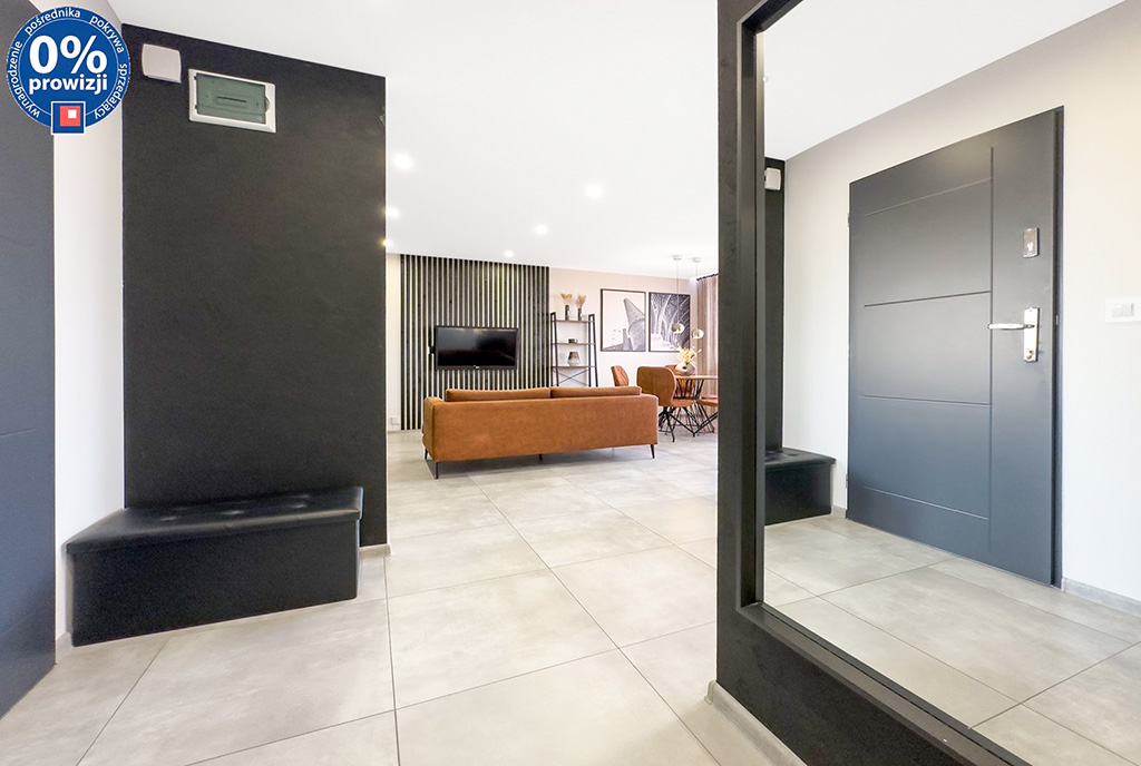 praktyczny hol w ekskluzywnym apartamencie na sprzedaż Katowice okolice