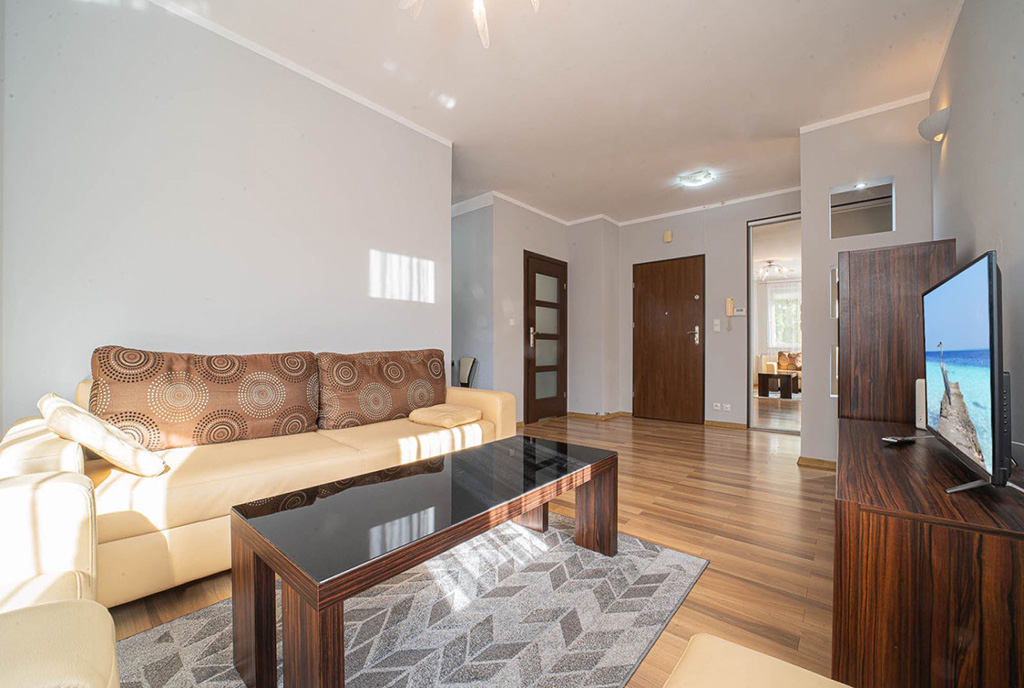 fragment salonu w luksusowym apartamencie do wynajmu Bolesławiec