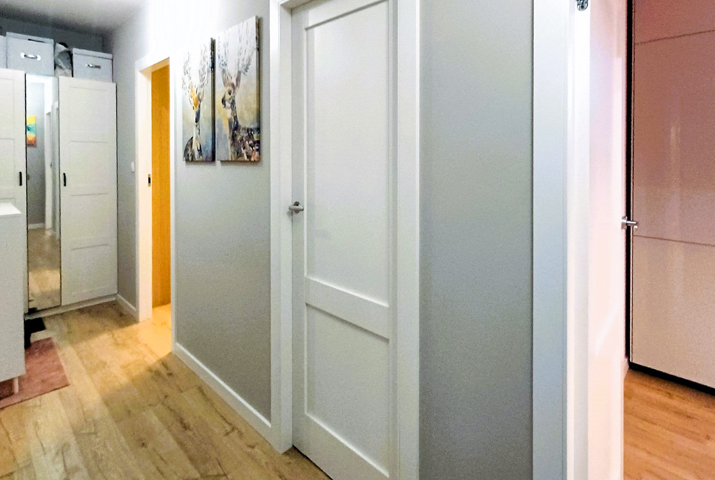 praktyczny przedpokój w ekskluzywnym apartamencie na wynajem Wrocław