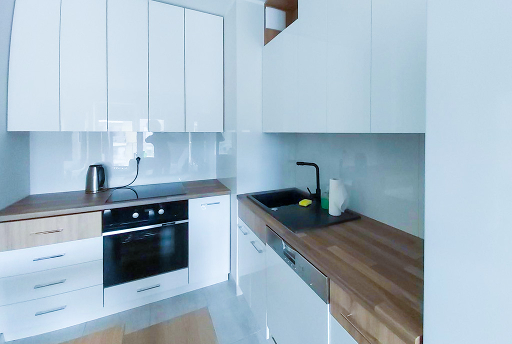 zaaranzowana wieli kuchnia w luksusowym apartamencie do wynajmu Białystok