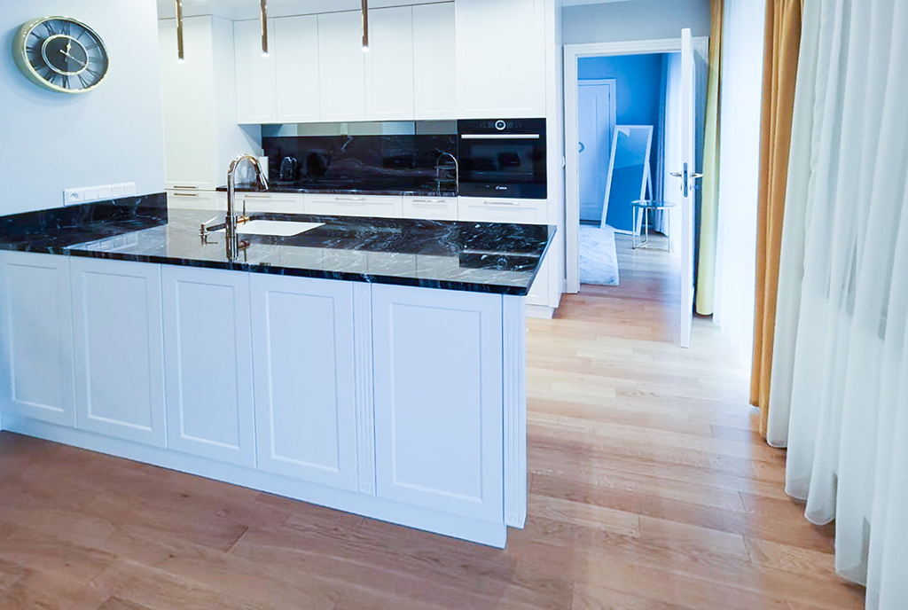 zabudowana kuchnia w luksusowym apartamencie do wynajmu Wrocław