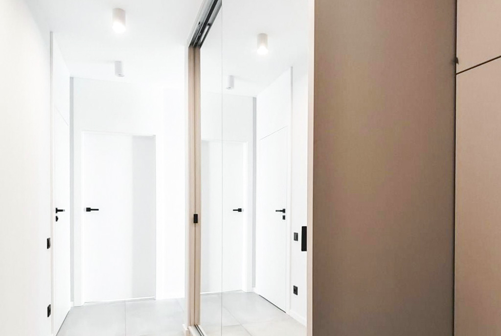 funkcjonalny korytarz w ekskluzywnym apartamencie na sprzedaż Bielsko-Biała okolice