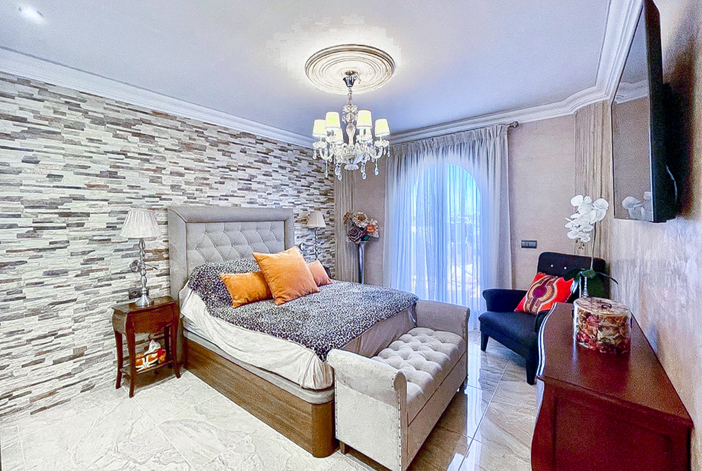 fragment sypialni w ekskluzywnym apartamencie na sprzedaż Hiszpania Casares