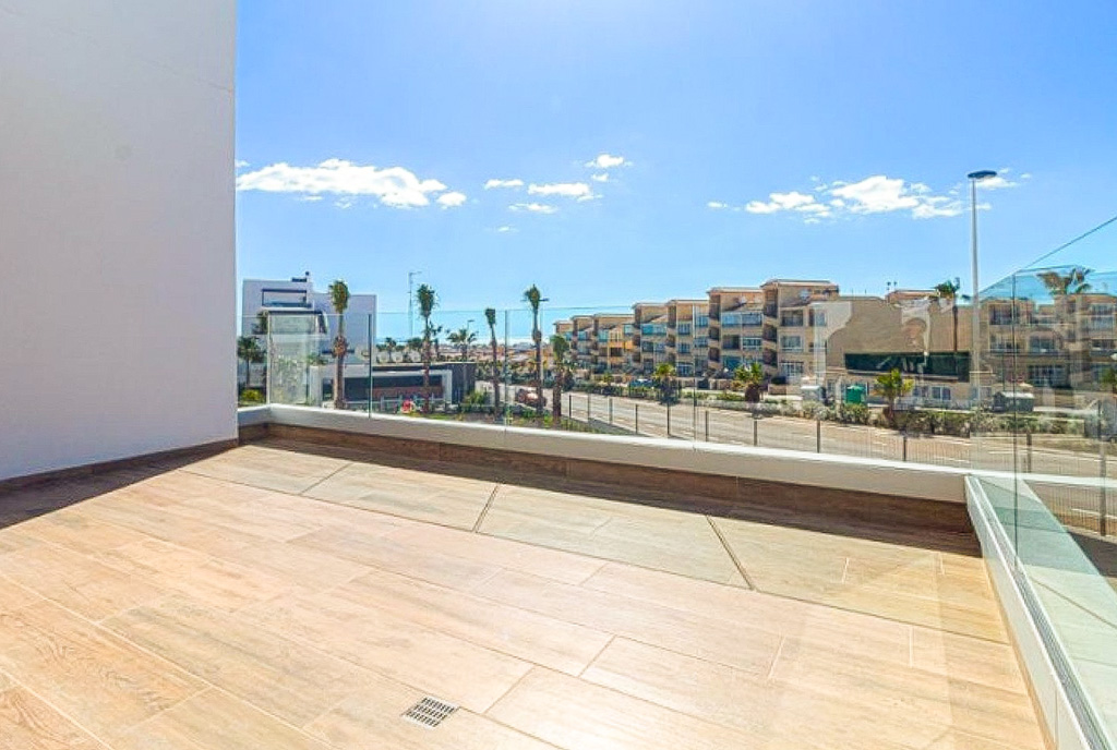 imponujący taras przy ekskluzywnym apartamencie na sprzedaż Hiszpania (Orihuela Costa)