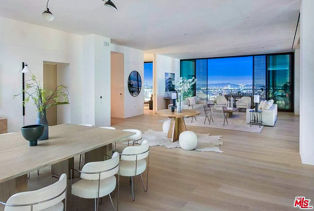 przestronne wnętrze ekskluzywnego apartamentu do sprzedaży Hollywood Stany Zjednoczone Ameryki