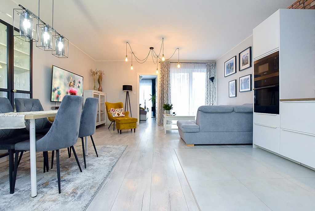 widok na salon w ekskluzywnym apartamencie do sprzedaży Inowrocław