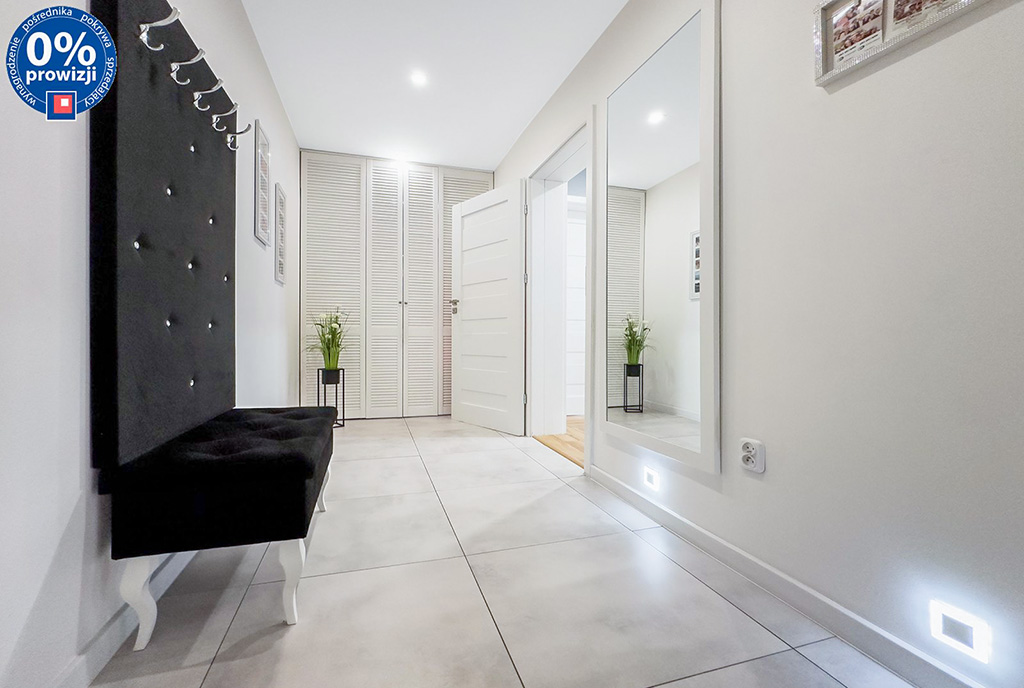 praktyczny przedpokój w ekskluzywnym apartamencie na sprzedaż Katowice okolice