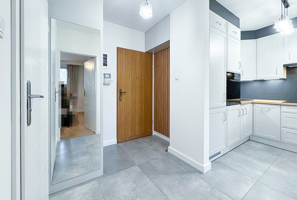 widok na korytarz i kuchnię w luksusowym apartamencie do wynajmu Szczecin