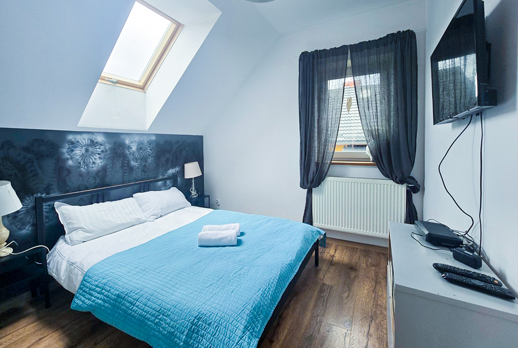 elegancka sypialnia w ekskluzywnym domu na sprzedaż Bielsko-Biała okolice