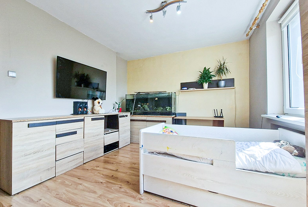 zdjęcie prezentuje sypialnię w luksusowym domu na sprzedaż Łódź okolice