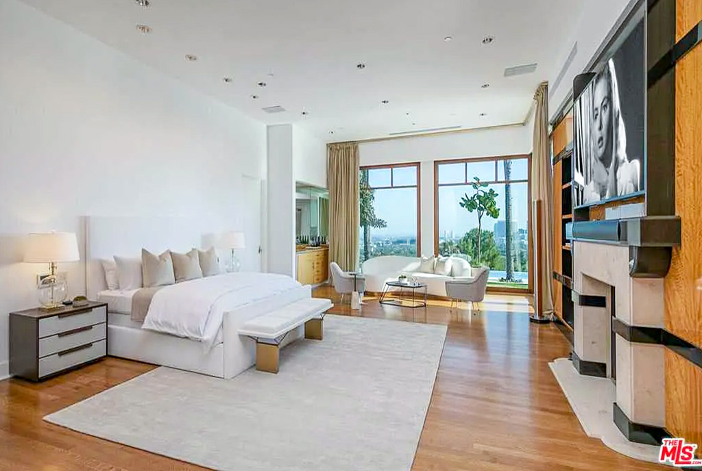 zaciszna sypialnia w ekskluzywnej willi na sprzedaż Beverly Hills Stany Zjednoczone Ameryki