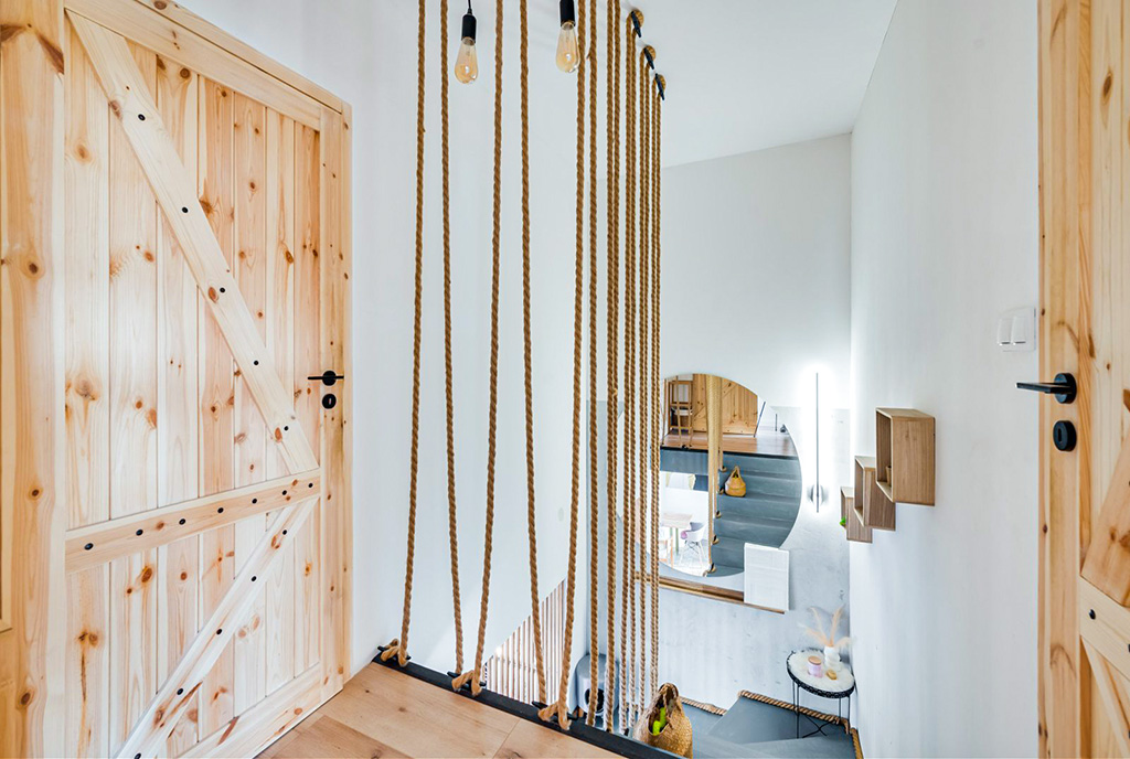 widok na korytarz w ekskluzywnej willi na sprzedaż Gdańsk okolice