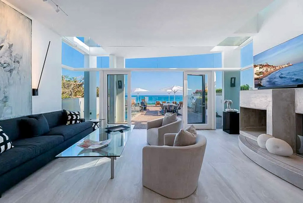 zbliżenie na salon w luksusowej willi na sprzedaż Malibu Stany Zjednoczone Ameryki