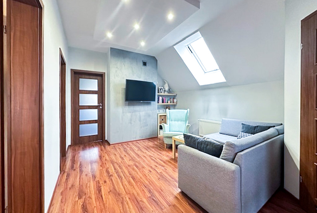 pokój na poddaszu ekskluzywnej willi na sprzedaż Olsztyn okolice