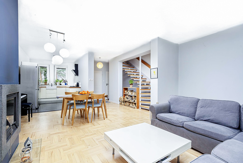 słoneczne wnętrze ekskluzywnej willi do sprzedaży Poznań okolice