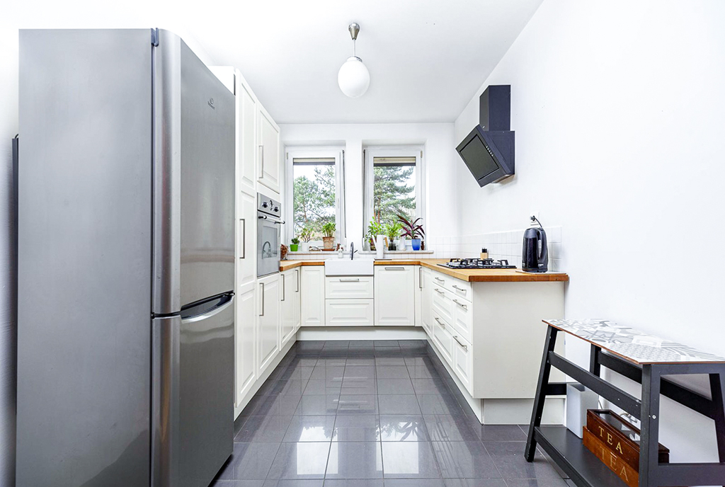 zabudowana kuchnia w ekskluzywnej willi na sprzedaż Poznań okolice