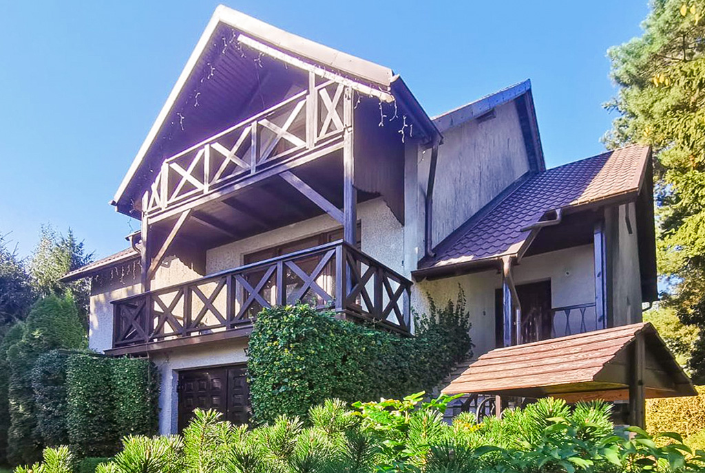 okazała bryła ekskluzywnej willi na sprzedaż Toruń okolice