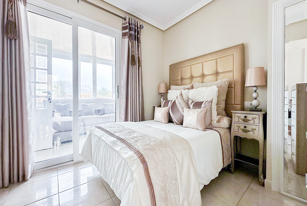 fragment sypialni w luksusowej willi na sprzedaż Hiszpania Benidorm