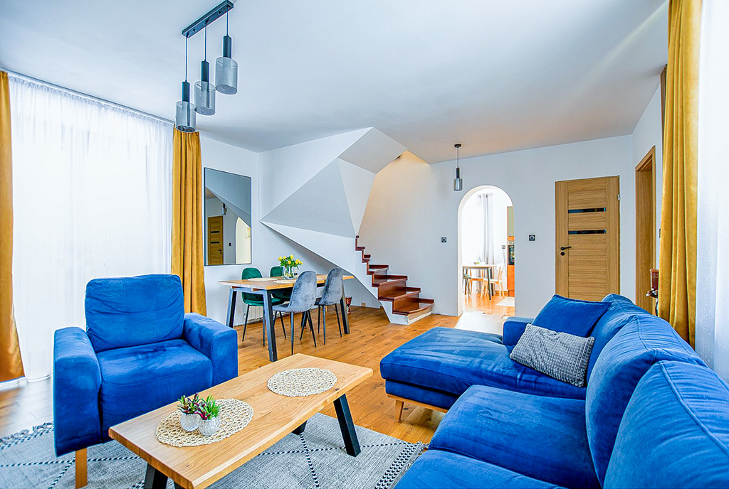 imponujący pokój dzienny w ekskluzywnej willi do sprzedaży Poznań