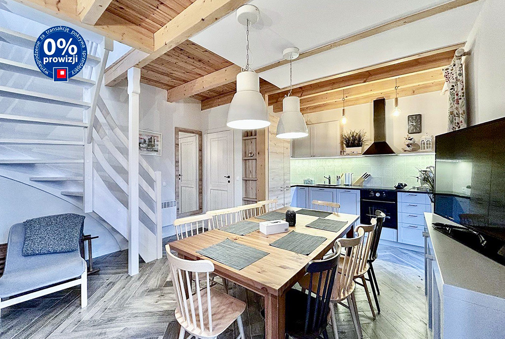 zbliżenie na jadalnię w ekskluzywnej willi na sprzedaż Słupsk okolice