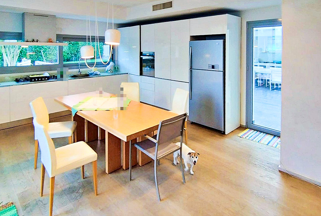 widok na jadalnię i kuchnię w luksusowej willi na sprzedaż Włochy Palermo