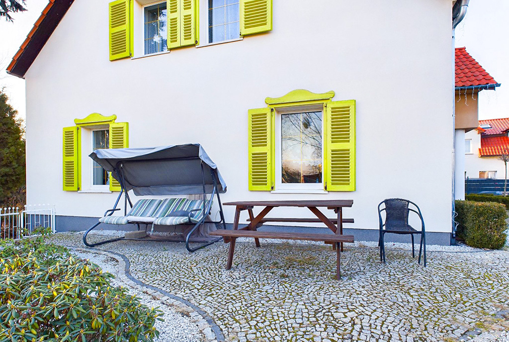 boczna elewacja ekskluzywnej willi na sprzedaż Zielona Góra okolice