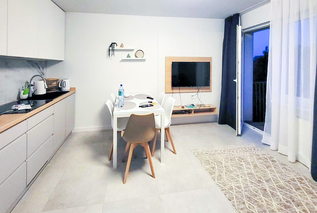 widok na pokój dzienny w luksusowym apartamencie na sprzedaż Częstochowa