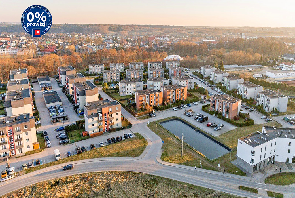 widok z lotu ptaka na budynek, w którym znajduje się oferowany na sprzedaż ekskluzywny apartament Gdynia okolice