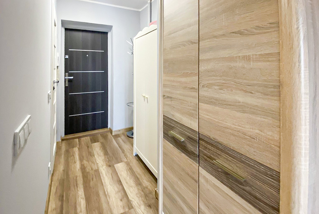 funkcjonalny korytarz w luksusowym apartamencie na sprzedaż Szczecin