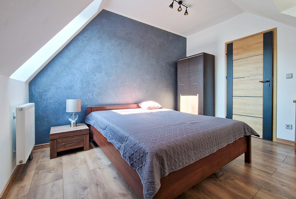 na zdjęciu sypialnia w ekskluzywnym apartamencie na sprzedaż Zielona Góra okolice