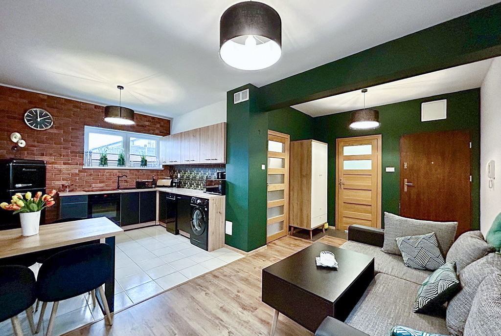 gustownie zaaranżowane wnętrze ekskluzywnego apartamentu do sprzedaży nad morzem