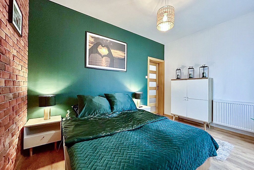 jedno z pomieszczeń w ekskluzywnym apartamencie na sprzedaż nad morzem