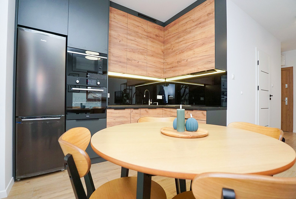 zbliżenie na jadalnię w luksusowym apartamencie do wynajmu Piotrków Trybunalski