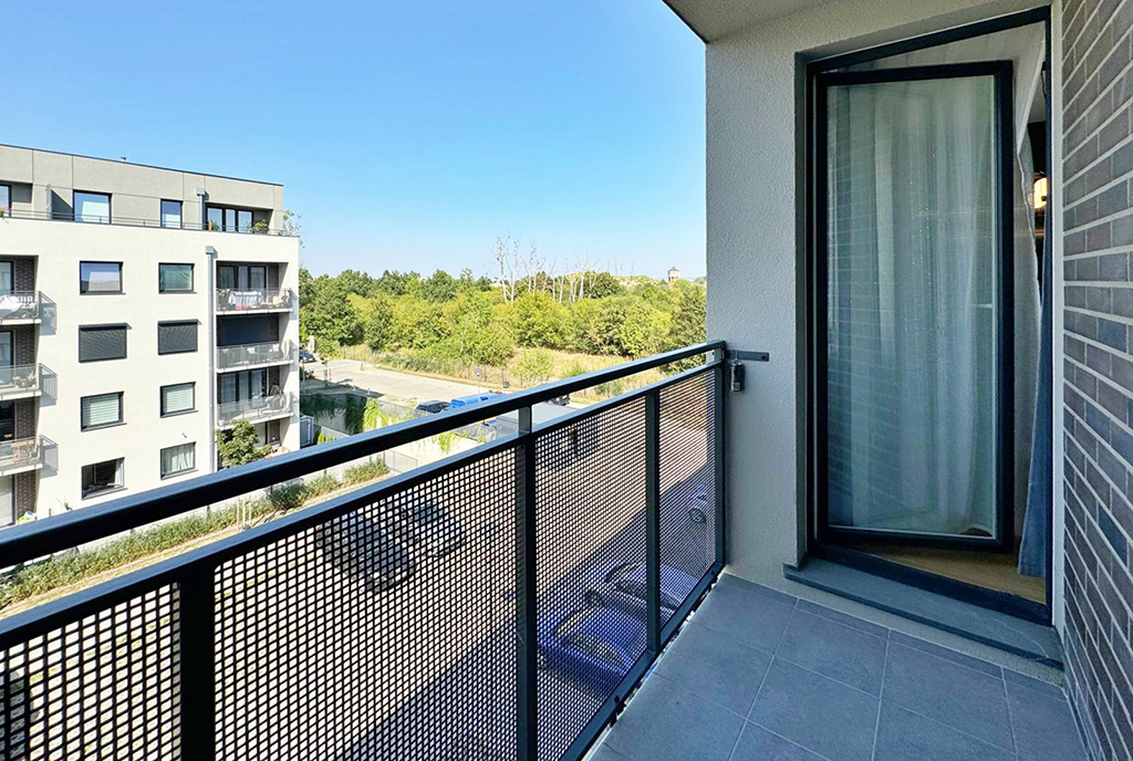 imponujący balkon przy ekskluzywnym apartamencie na wynajem Szczecin