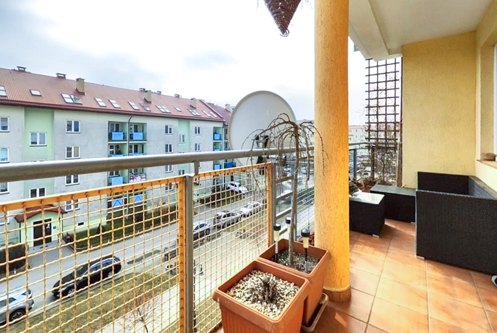 impopnujacy balkon przy ekskluzywnym apartamencie na sprzedaż Ełk