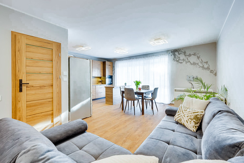 widok na pokój dzienny w luksusowym apartamencie na sprzedaż Gdańsk