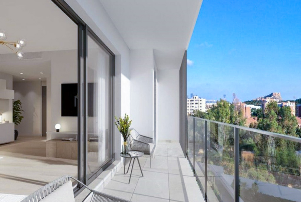 sloneczny taras przy ekskluzywnym apartamencie na sprzedaż Hiszpania Alicante