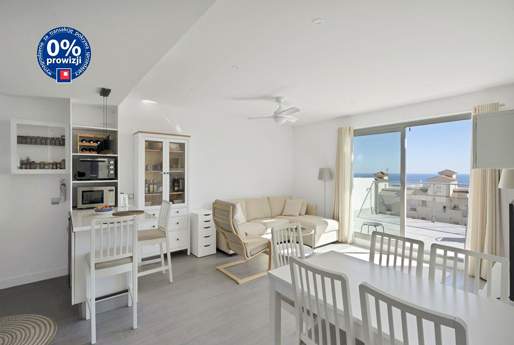 słoneczny pokój dzienny w ekskluzywnym apartamencie do sprzedaży Hiszpania (Costa del Sol)