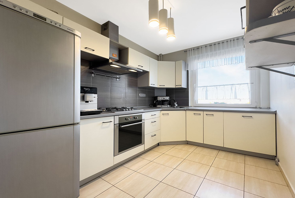 widok na kuchnię w luksusowym apartamencie na sprzedaż Katowice okolice