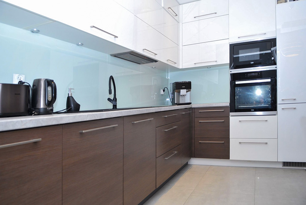 zbliżenie na kuchnię w luksusowym apartamencie na sprzedaż Szczecin