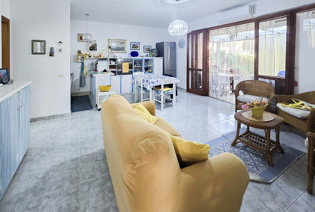 imponujący salon w ekskluzywnym apartamencie do sprzedaży Włochy Platamona