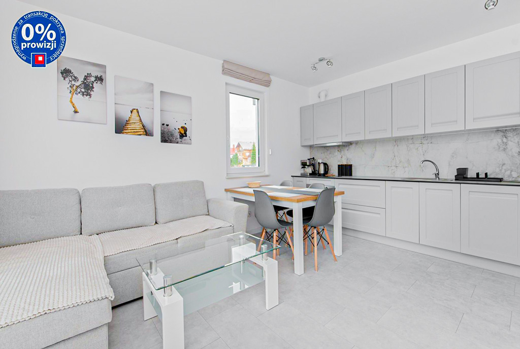 zbliżenie aneksu kuchennego w luksusowym apartamencie na sprzedaż nad morzem