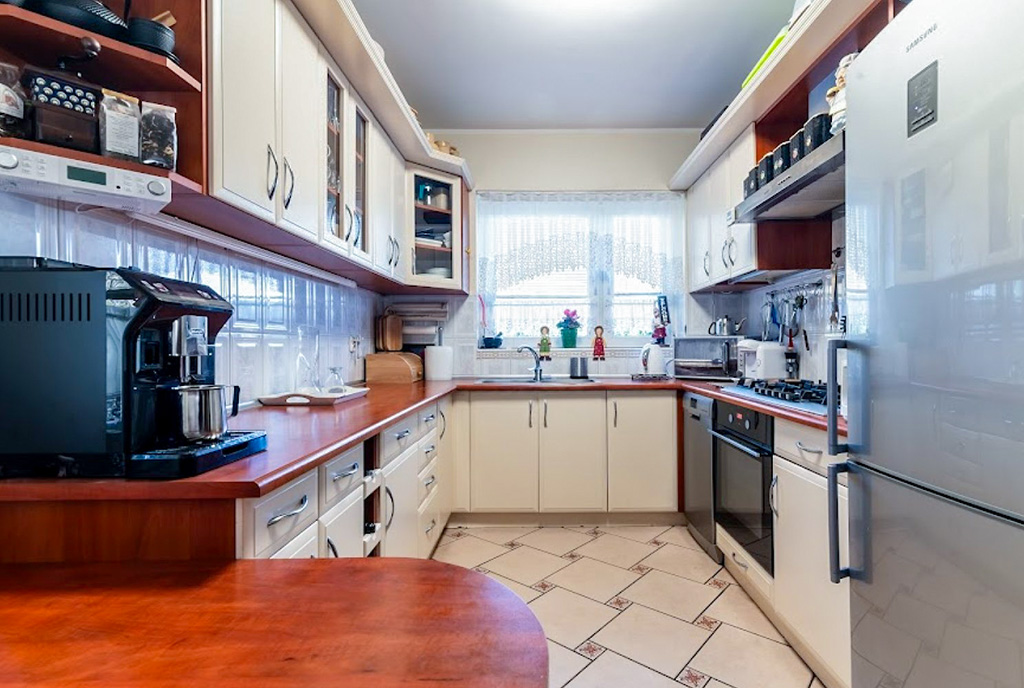 zabudowana kuchnia w luksusowym domu na sprzedaż Gdynia okolice