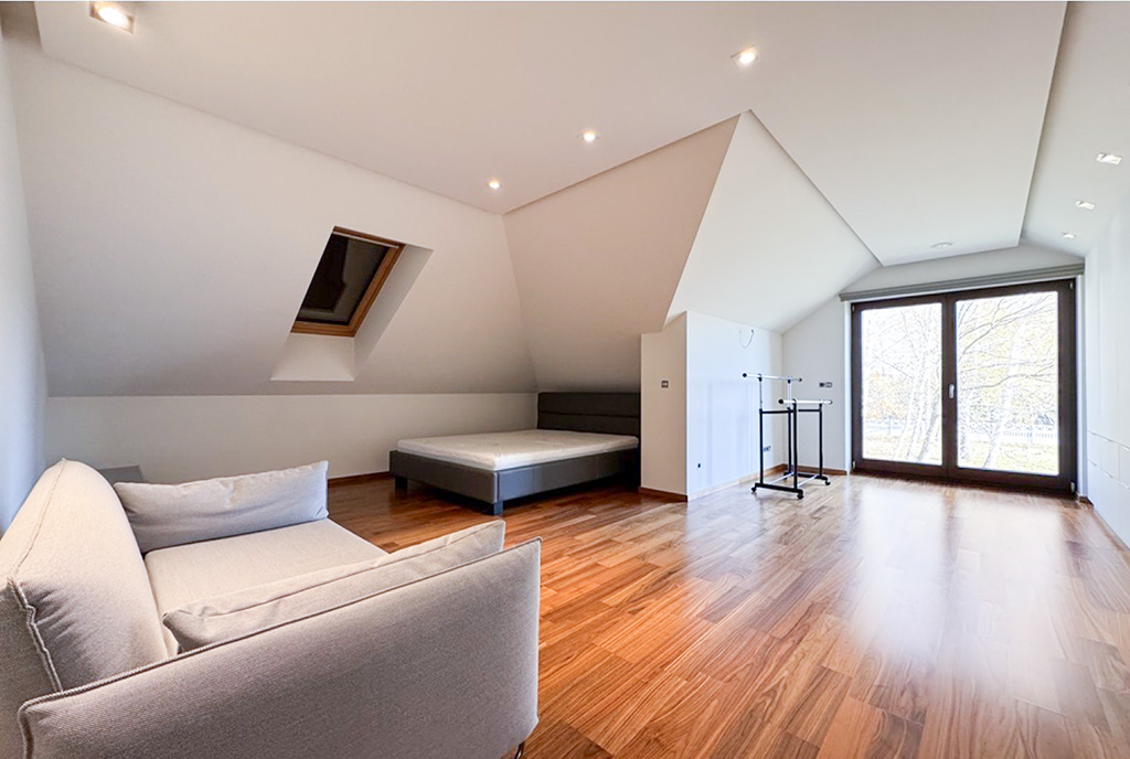 na zdjęciu górna kondygnacja ekskluzywnej willi na sprzedaż Willa do sprzedaży Częstochowa (okolice)