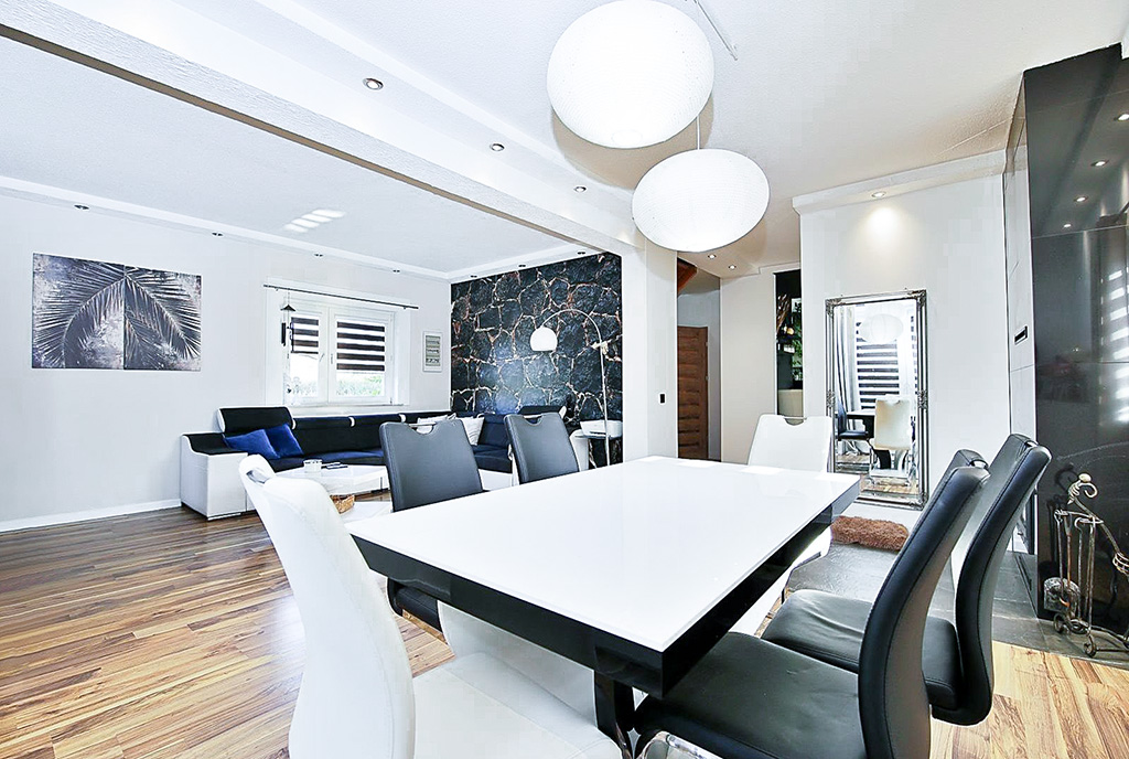 na pierwszym planie jadalnia w luksusowej wilii na sprzedaż Gorzów Wielkopolski