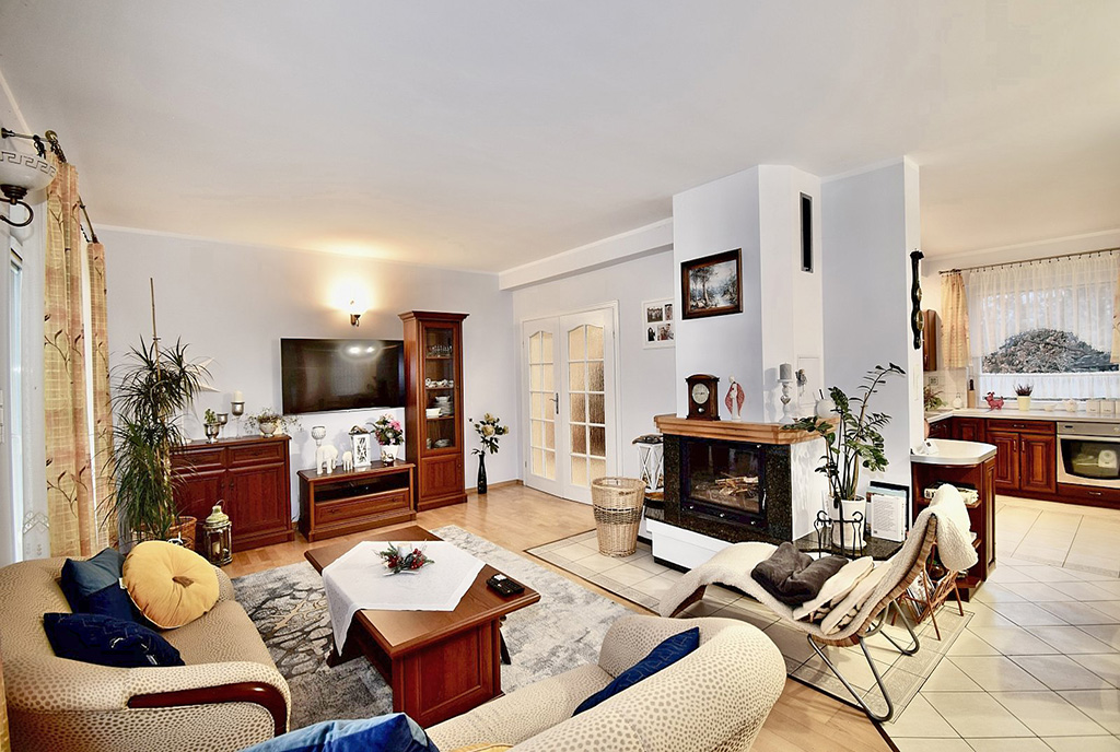 fragment pokoju dziennego luksusowej willi na sprzedaż Słupsk okolice